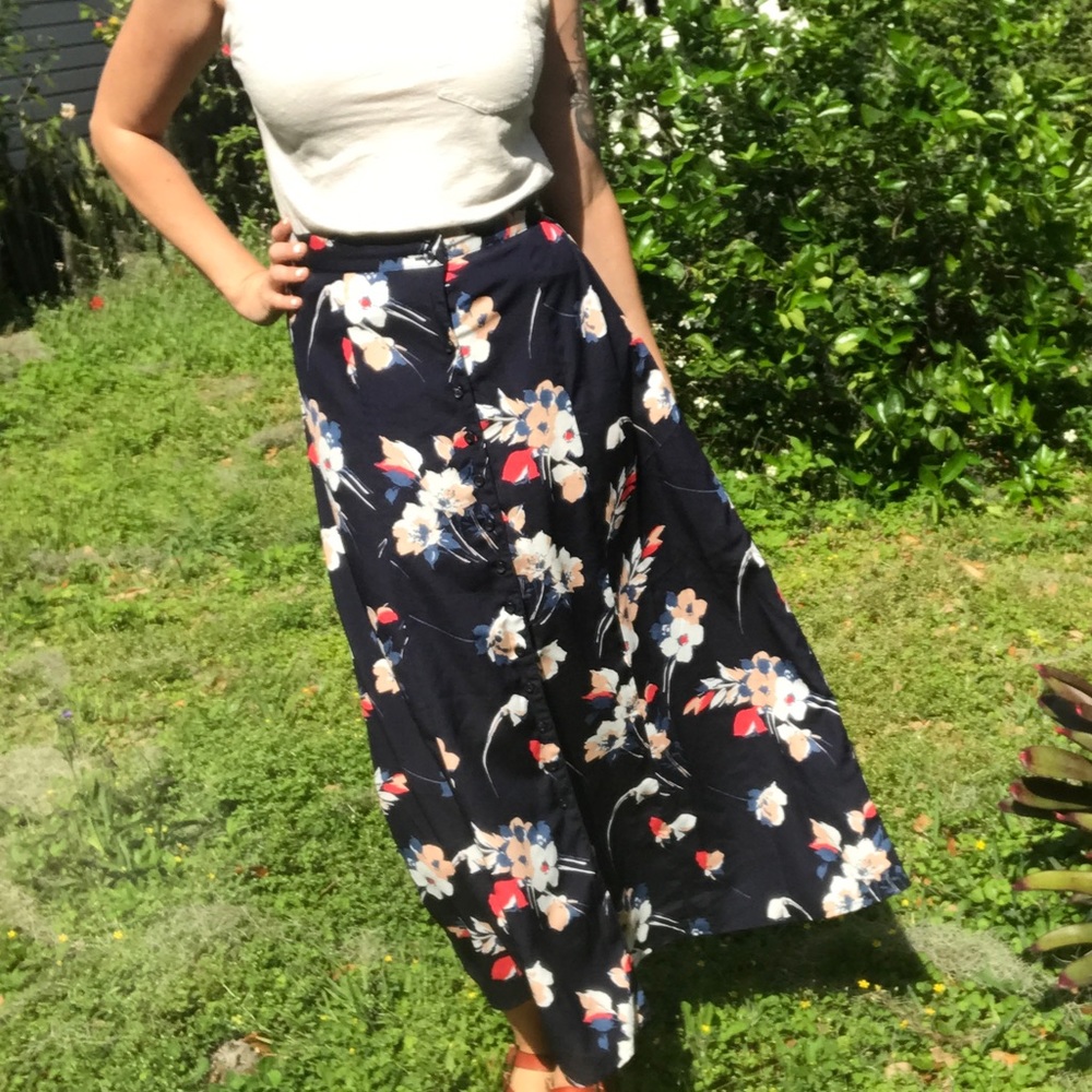 High waisted skirt, midi/maxi, button-down, floral